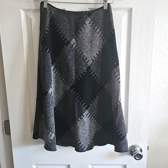Elegant Black and Gray Women's Aline Skirt - Picture 5 of 6